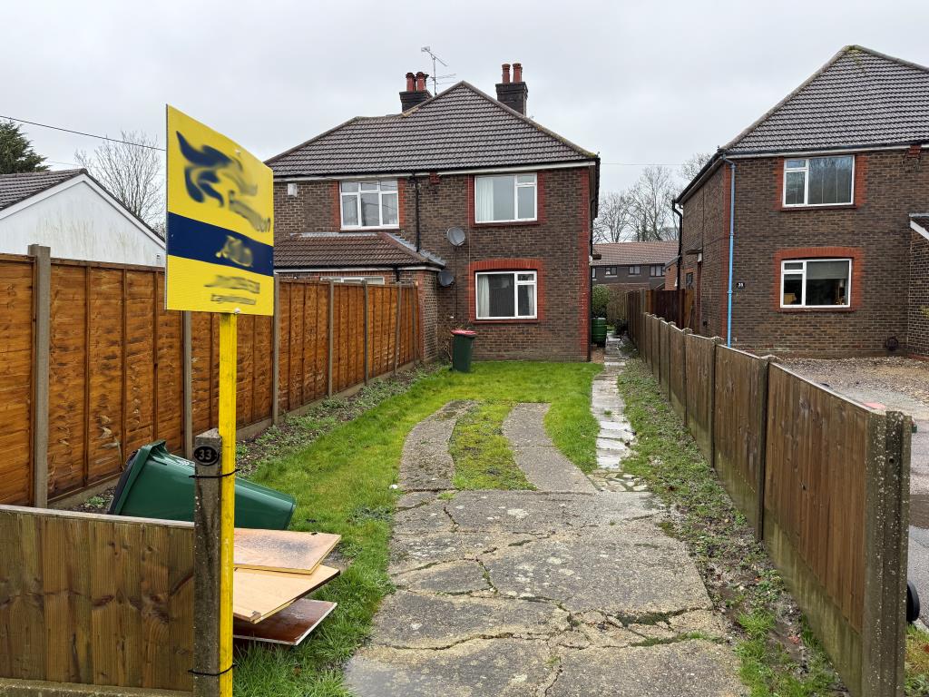 Lot: 44 - SEMI-DETACHED HOUSE IN NEED OF MODERNISATION - View of front of house with driveway and lawn